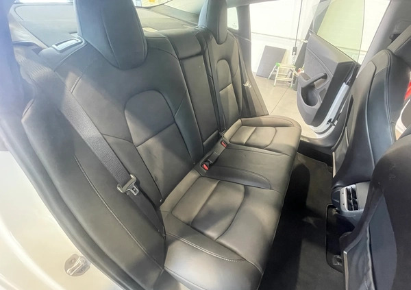Tesla Model 3 cena 99900 przebieg: 125170, rok produkcji 2019 z Kościan małe 232